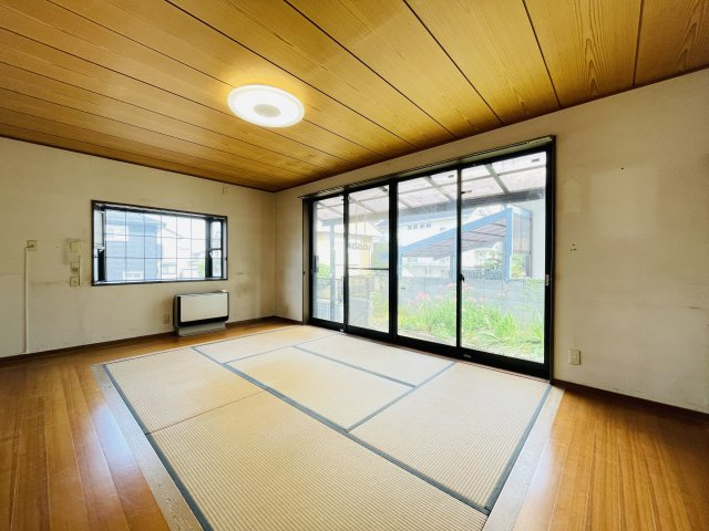 【居間・リビング】 | 本庄市南２丁目　中古戸建