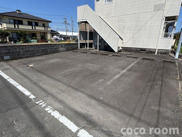 ドミール小石川の駐車場