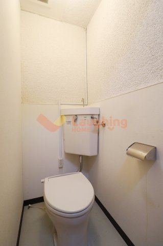 里村ビルのトイレ|玄関です