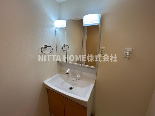 Ｃａｓａ美輪Ⅰの洗面所|三面鏡タイプの洗面台＊