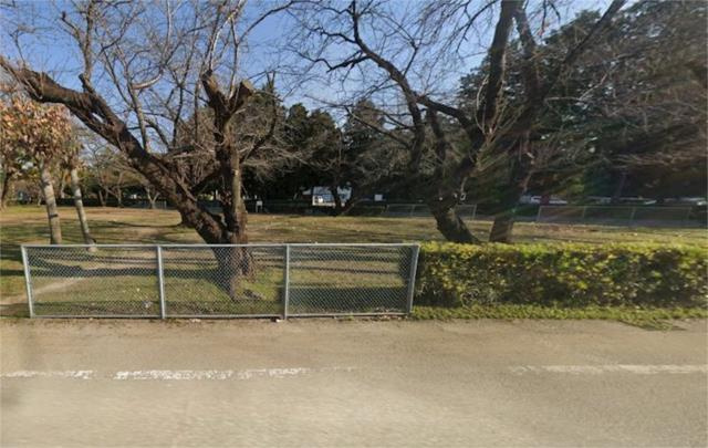 売地　豊川市開運通一丁目58番の外観|道を挟んで向かい側には緑町公園があり緑豊かな環境です！