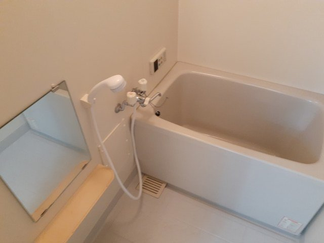 日々の疲れを癒すお風呂付です