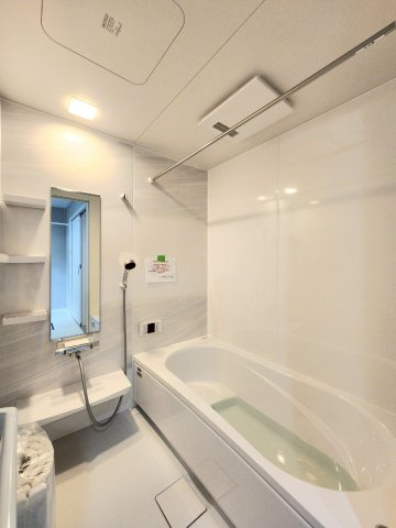 RESET HOUSE－リセットハウス－若松区新大谷町【若松区　中古戸建】の浴室|エコベンチ付きの浴槽♪半身浴も楽しめます♪　【若松区　中古戸建】