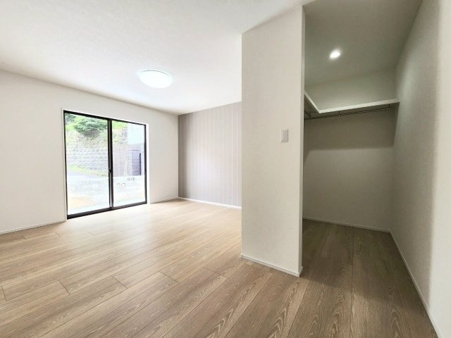 RESET HOUSE－リセットハウス－若松区新大谷町【若松区　中古戸建】の洋室|1階で1番広い9帖洋室はWIC完備♪　【若松区　中古戸建】