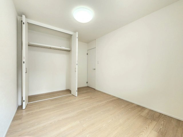 RESET HOUSE－リセットハウス－若松区新大谷町【若松区　中古戸建】の洋室|1階5.6帖洋室はクローゼット完備♪　【若松区　中古戸建】