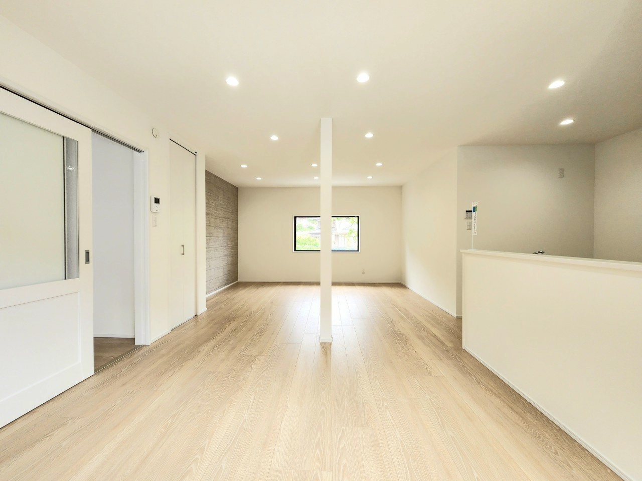 RESET HOUSE－リセットハウス－若松区新大谷町【若松区　中古戸建】の居間・リビング|ダウンライト完備のリビングダイニング♪　【若松区　中古戸建】