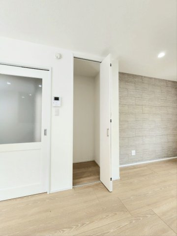 RESET HOUSE－リセットハウス－若松区新大谷町【若松区　中古戸建】の収納|リビングには収納完備♪　【若松区　中古戸建】