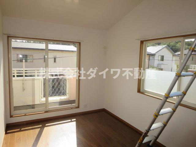 Rocky Moon Hills　B棟の洋室|西