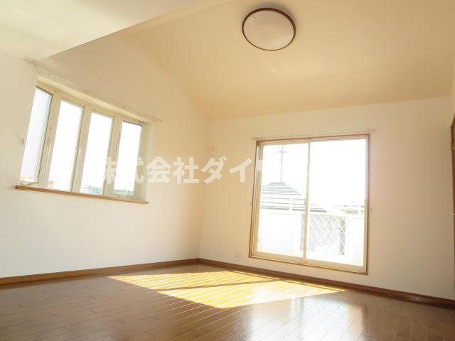 Rocky Moon Hills　B棟の洋室|東