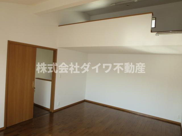 Rocky Moon Hills　B棟の洋室|東