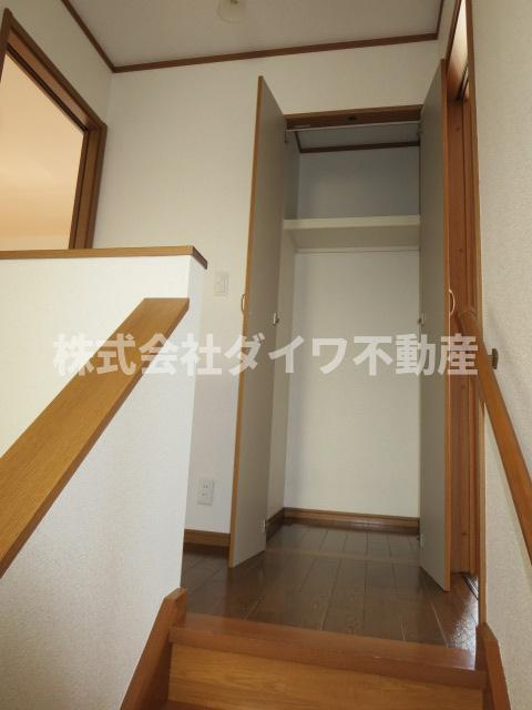 Rocky Moon Hills　B棟のその他|2F階段上収納
