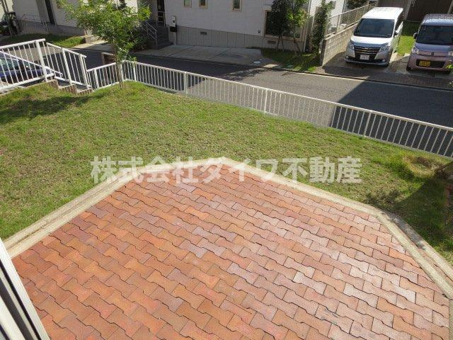 Rocky Moon Hills　B棟の庭