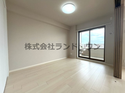 【洋室】 | コスモシティ新所沢けやき台 | 洋室6.5帖　バルコニーへ出入りができます