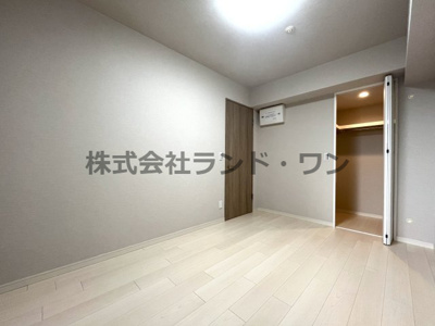 【洋室】 | コスモシティ新所沢けやき台 | 納戸6帖　ウォークインクローゼット付き