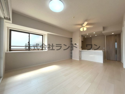 【居間・リビング】 | コスモシティ新所沢けやき台 | ＬＤＫ15.5帖　出窓のあるリビング