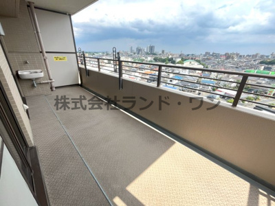 【バルコニー】 | コスモシティ新所沢けやき台 | リビングと洋室6.5帖から出入りができるバルコニー