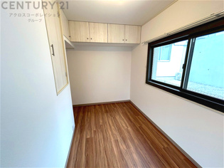 創造性や成長を促す遊びの空間を提供。学習や趣味に集中できる環境を整えます。個別のプライベートスペースは自己表現と自立心を育み、心地よい睡眠環境を整えリラックスできる場所を提供。