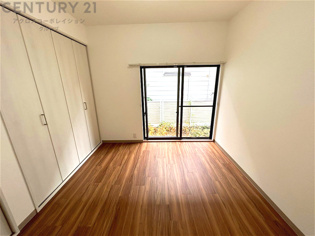 リラックスできるプライベート空間で、快適な睡眠をサポート。個人の好みに合わせたインテリアや寝具で心地良さを追求。プライベートな時間を過ごし、リフレッシュする場所におすすめです。