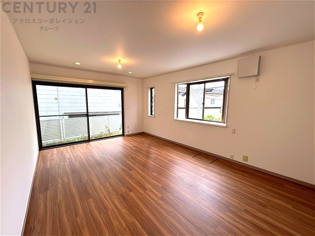 リビングダイニングは家族や友人とのコミュニケーションを楽しむ場所でくつろぎながら食事や会話を楽しめ、多目的に利用できリラックスできる空間です。家庭内の中心として機能し、快適な生活をサポートします。