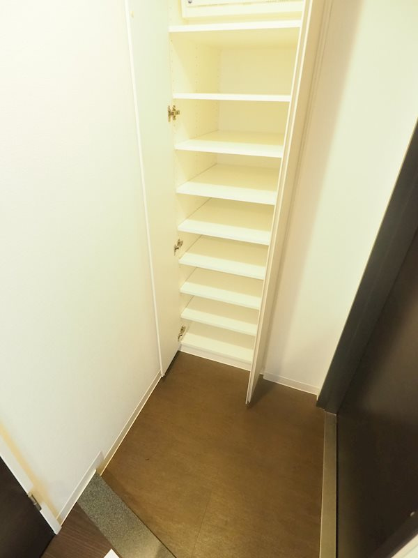 レジディア文京本郷Ⅲの収納|※写真は同タイプの別室になります