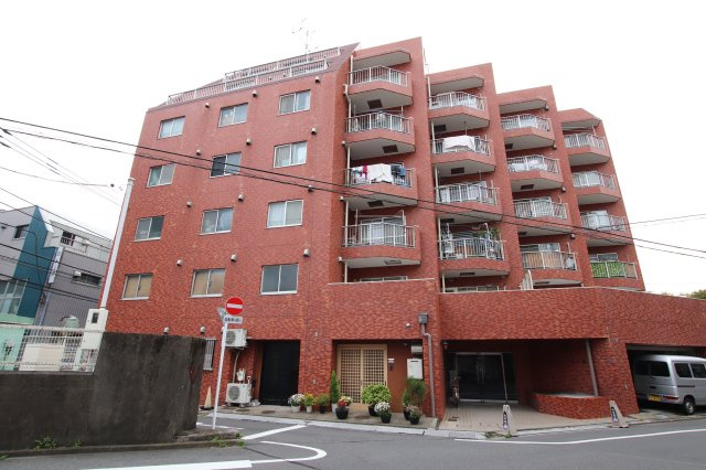 ユニライフ三ノ輪の外観