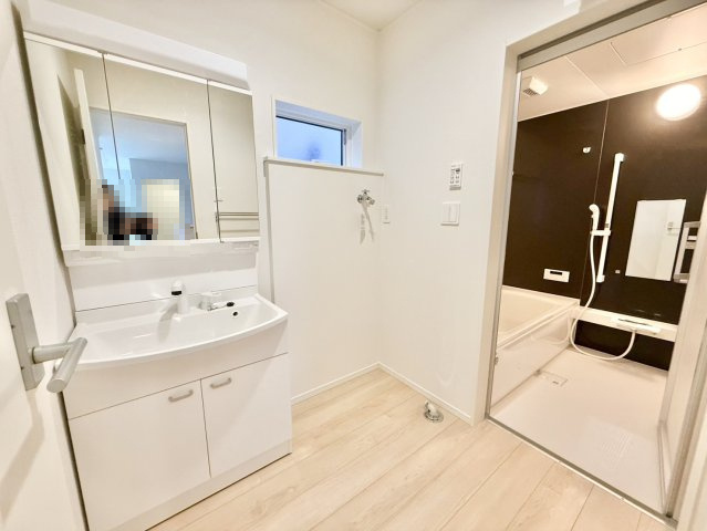 明石市北王子町の独立洗面台|白で統一された洗面台は清潔感があります！