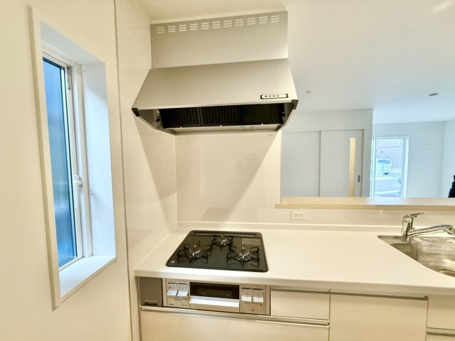 明石市北王子町のキッチン|キッチンの近くに窓があり、換気もできます！