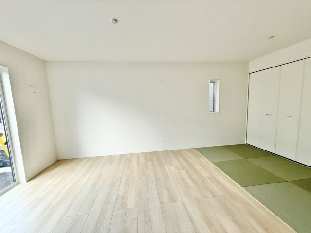 明石市北王子町の居間・リビング|ご家族みんながゆったりくつろげる広々リビング♪