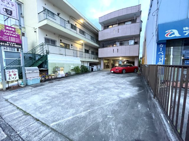 篠の風３店舗の駐車場