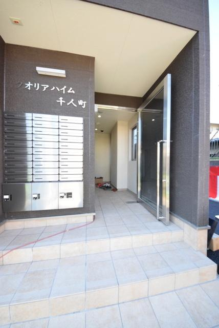 クオリアハイム千人町のエントランス
