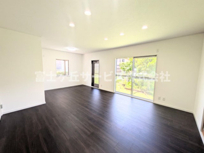 【居間・リビング】 | 浜松市浜名区細江町中川 中古戸建て | リビングダイニングです