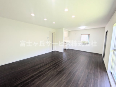 【居間・リビング】 | 浜松市浜名区細江町中川 中古戸建て | リビングです