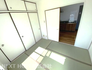 【和室】 | イスズハイツベル千僧 | 和室4.5帖です♪足を伸ばして寛げる居室です！！大きな押入れも有り、たくさんの収納が可能です！！※居住中の為、事前にご連絡いただければご案内がスムーズです。