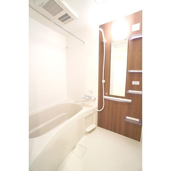 セレニテ江坂アリアの浴室