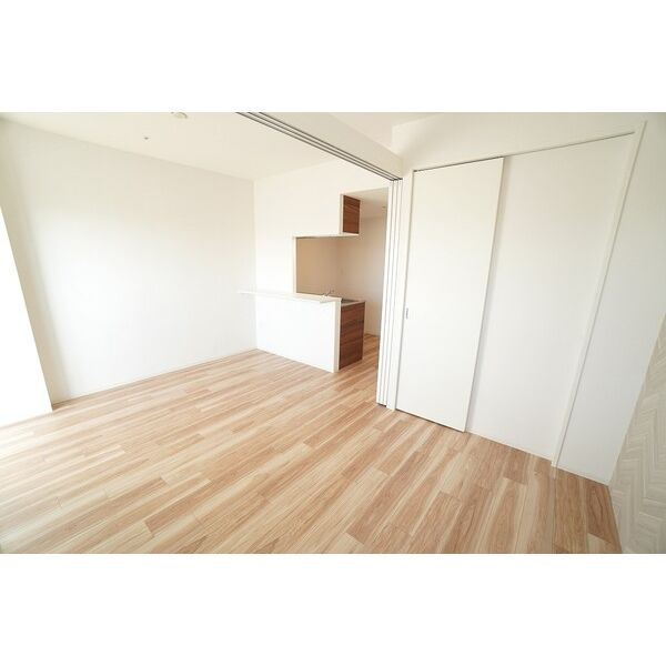 セレニテ江坂アリアの居間・リビング