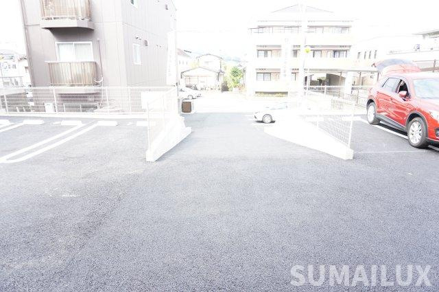 熊本市中央区黒髪２丁目のアパートの駐車場