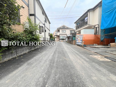 【前面道路含む現地写真】 | 狛江市東野川1丁目　新築戸建　全1棟