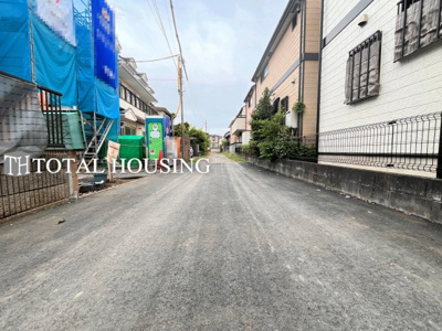 【前面道路含む現地写真】 | 狛江市東野川1丁目　新築戸建　全1棟