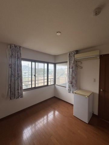 ロイヤルガーデン西浜の洋室