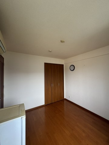 ロイヤルガーデン西浜の洋室