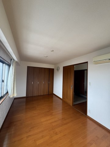 ロイヤルガーデン西浜の洋室