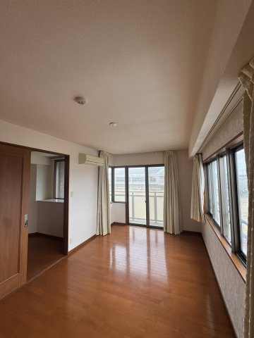 ロイヤルガーデン西浜の洋室