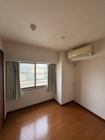 ロイヤルガーデン西浜の洋室