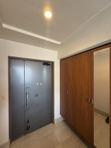 ロイヤルガーデン西浜の玄関