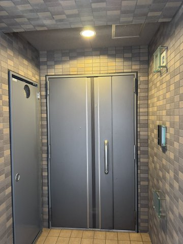 ロイヤルガーデン西浜の玄関