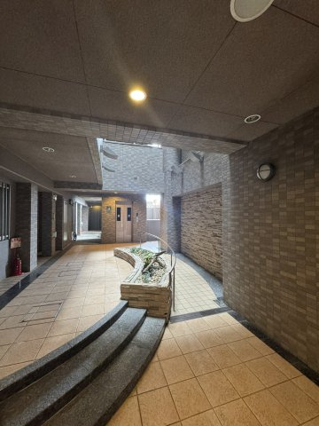 ロイヤルガーデン西浜のエントランス