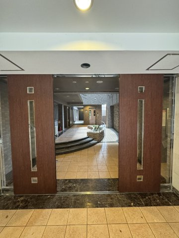 ロイヤルガーデン西浜のエントランス