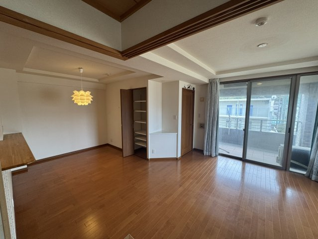 ロイヤルガーデン西浜の居間・リビング