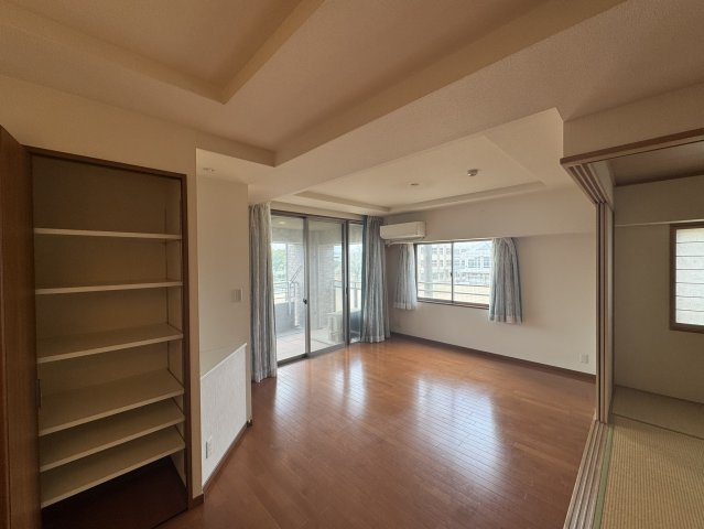 ロイヤルガーデン西浜の居間・リビング