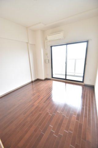 大阪市都島区都島南通２丁目の賃貸マンションの居間・リビング